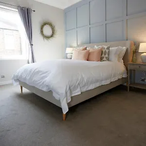 The Bishy By Chateau Anna, Centre & Free Parking , York United Kingdom